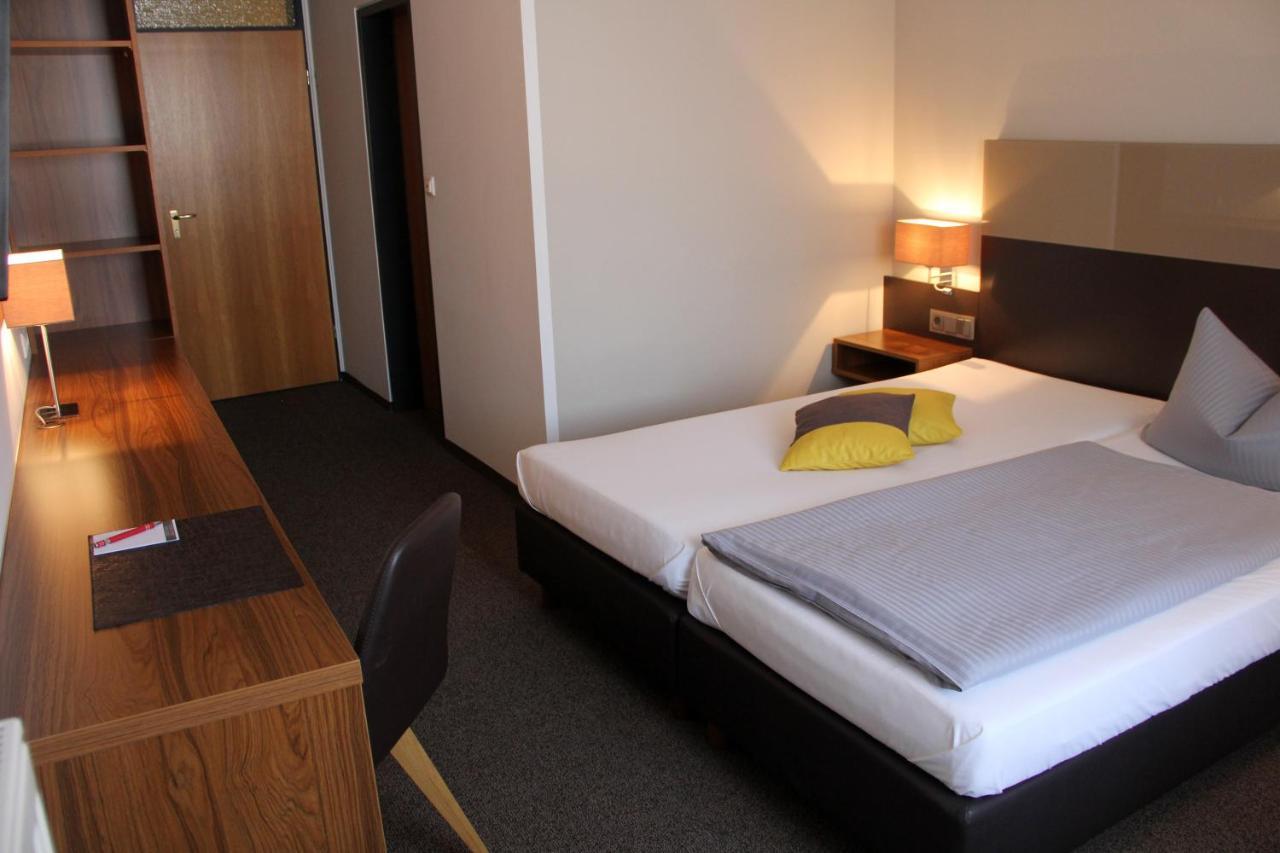 Hotel Drei Lilien Vohenstrauss Exterior photo